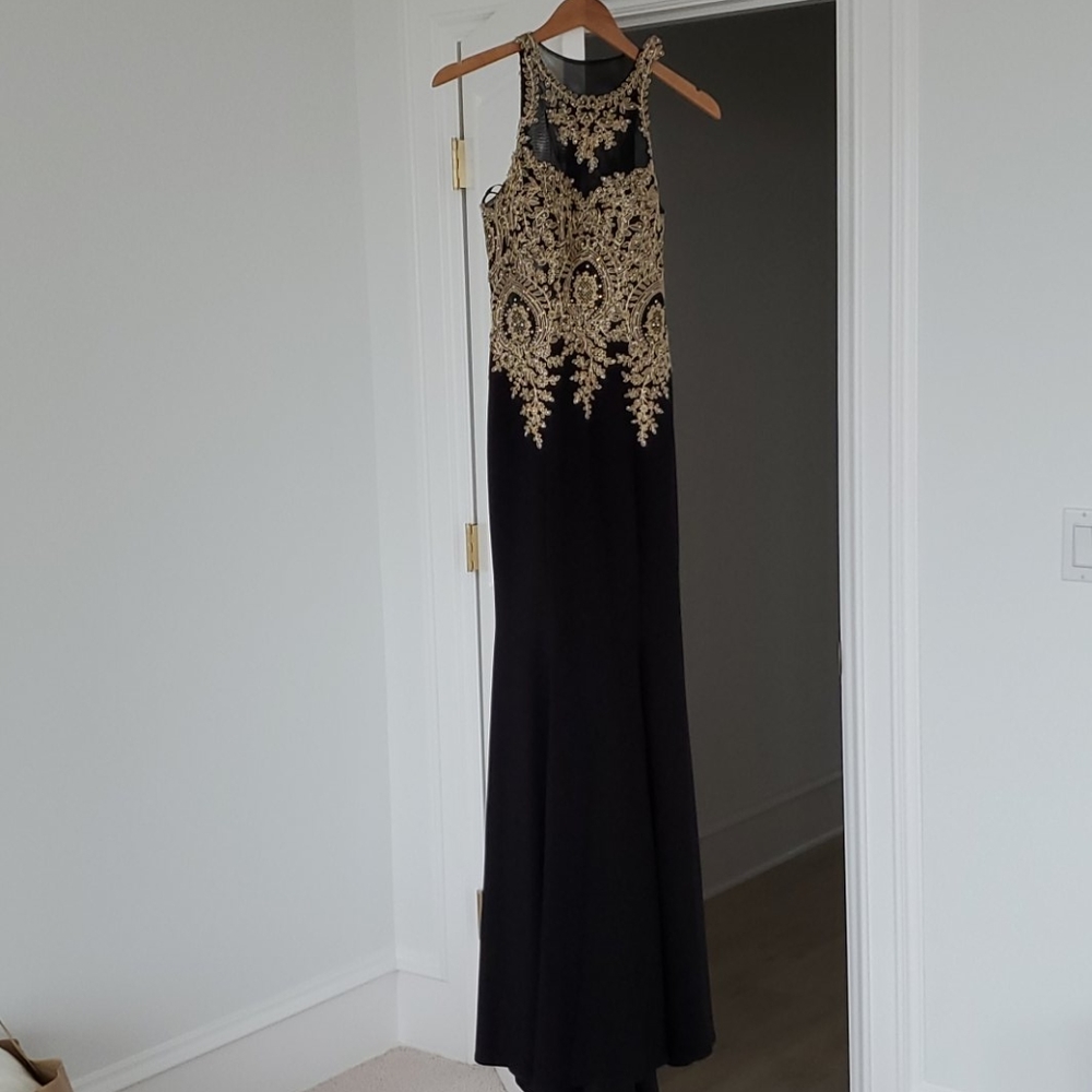 Dress - Picture 4 of 4